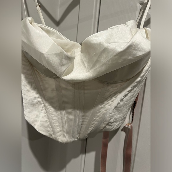 House of CB Bea Draped Satin Cropped Corset in Ivory size Small Plus Cup - Picture 3 of 9